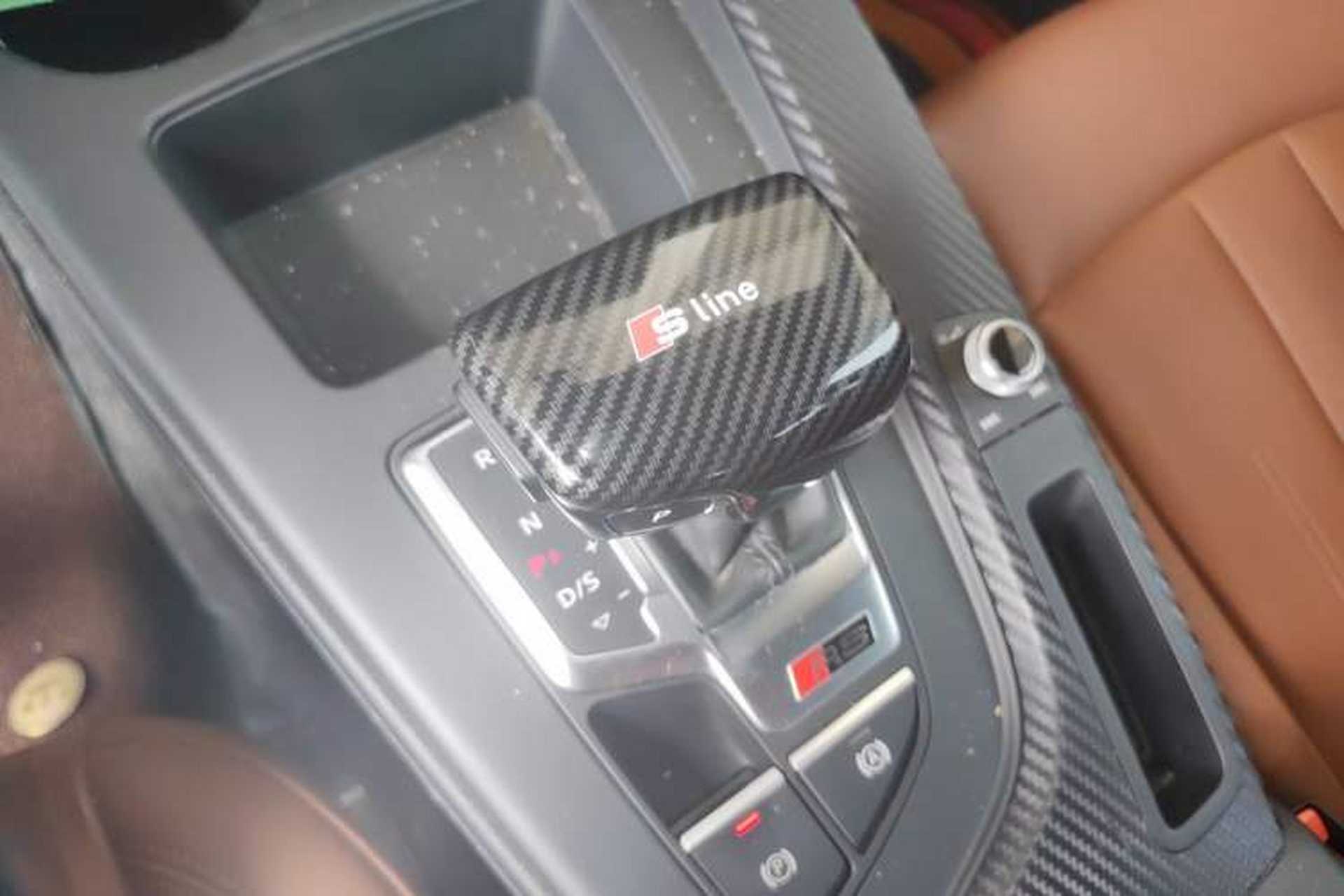 Used Audi A4 2021 Avant Avant-garde 40 TFSI Stylish and Elegant Model Gear Lever