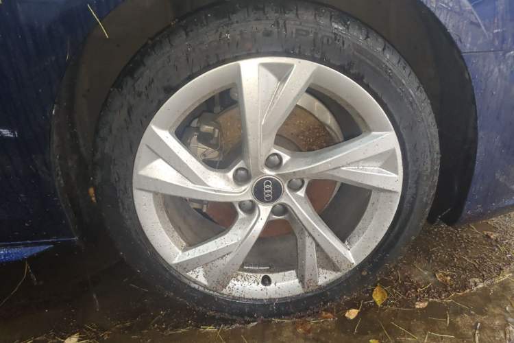 Used Audi A4 2021 Avant Futurist 40 TFSI Stylish and Dynamic Model Right Front Wheel Hub