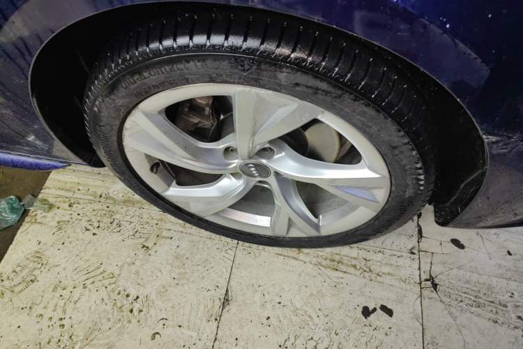 Used Audi A4 2021 Avant Futurist 40 TFSI Stylish and Dynamic Model Right Front Wheel Hub