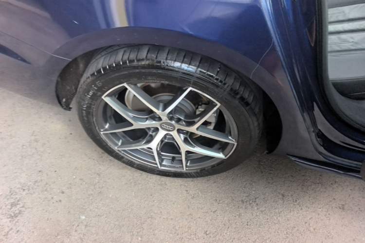 Used Audi A4 2021 Avant Futurist 40 TFSI Stylish and Dynamic Model Right Rear Wheel Hub