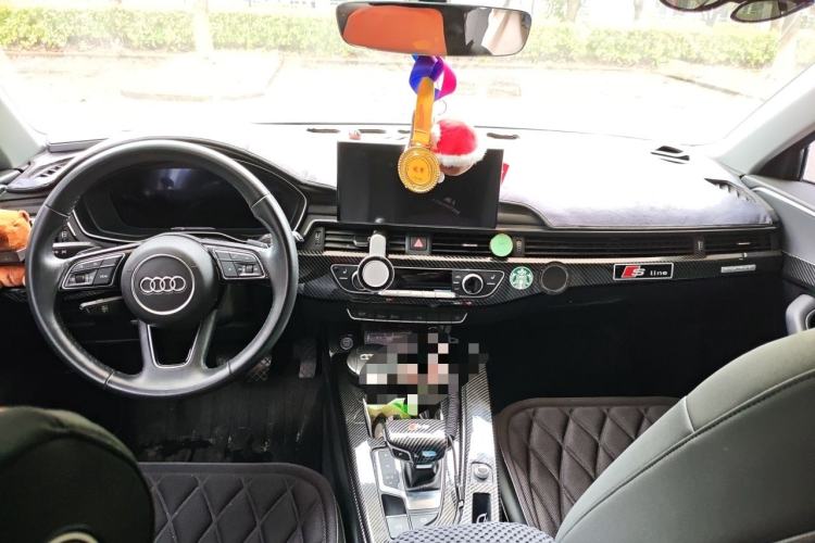 Used Audi A4 2021 Avant Avant-garde 40 TFSI Stylish and Elegant Model Center Console