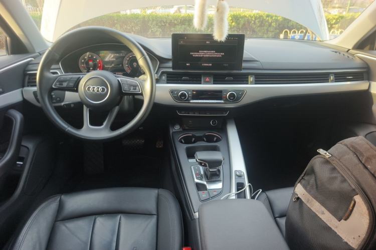 Used Audi A4 2021 Avant Futurist 40 TFSI Stylish and Dynamic Model Center Console