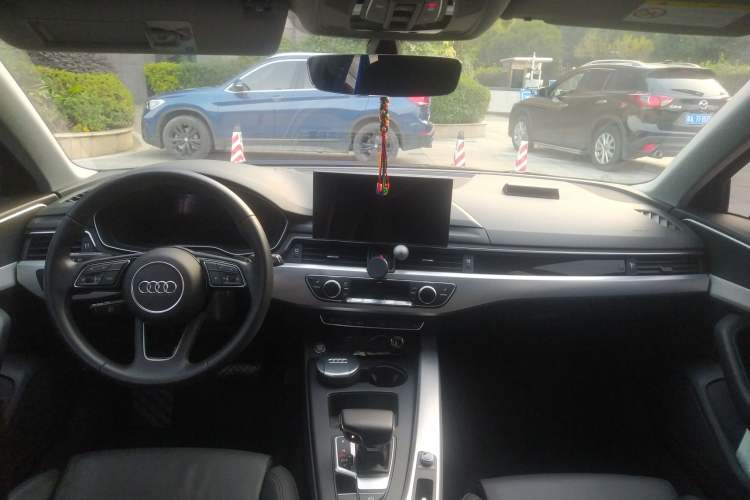 Used Audi A4 2021 Avant Futurist 40 TFSI Stylish and Dynamic Model Center Console
