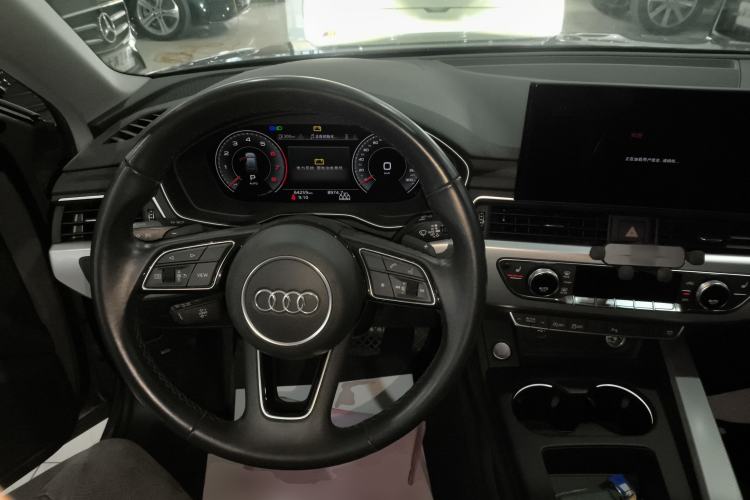 Used Audi A4 2021 Avant Futurist 40 TFSI Stylish and Dynamic Model Center Console