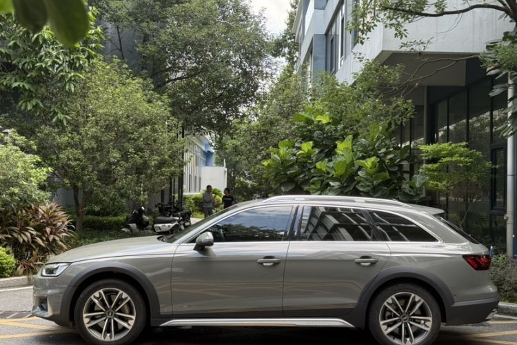 Used Audi A4 2021 allroad quattro Explorer Exterior 4