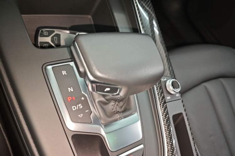 Used Audi A4 2021 Avant 40 TFSI Pioneer Star Edition Gear Lever