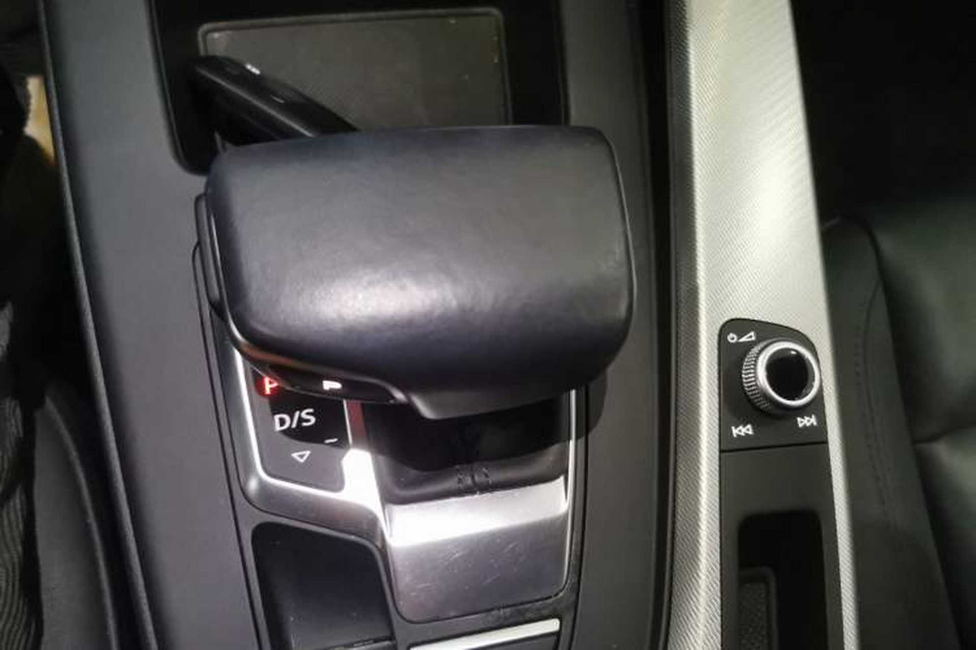 Used Audi A4 2021 Avant Futurist 40 TFSI Stylish and Dynamic Model Gear Lever