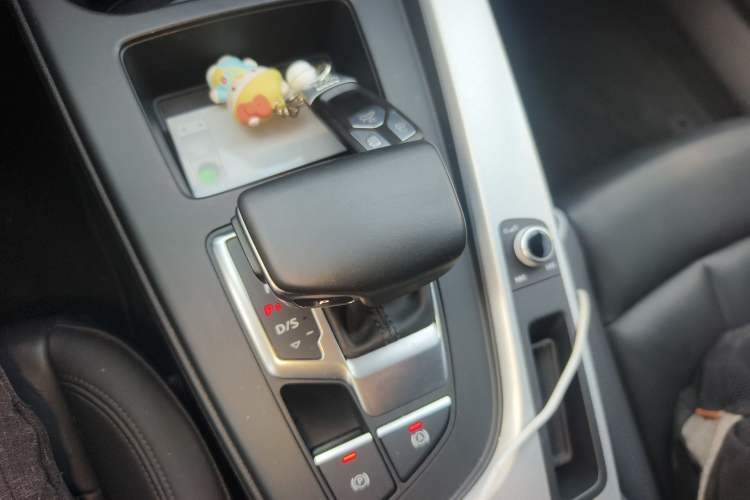 Used Audi A4 2021 Avant Futurist 40 TFSI Stylish and Dynamic Model Gear Lever