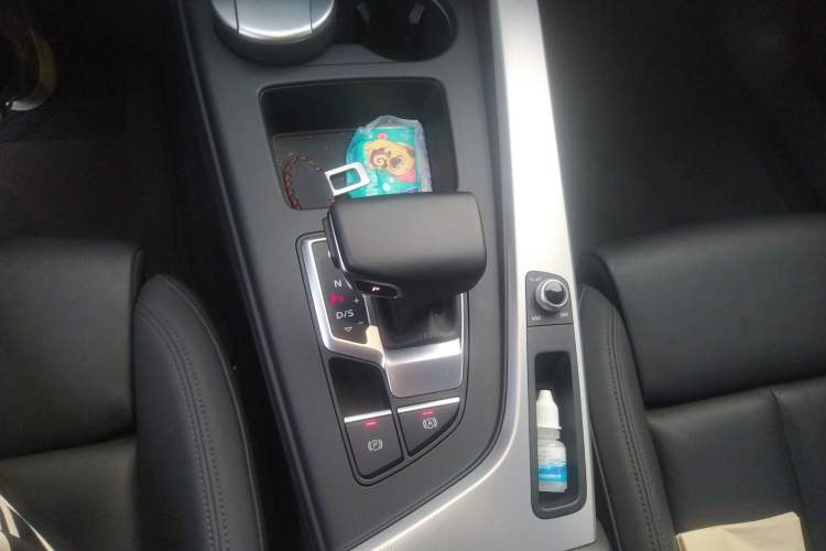 Used Audi A4 2021 Avant Futurist 40 TFSI Stylish and Dynamic Model Gear Lever
