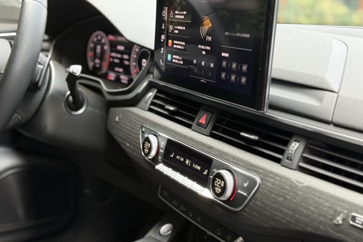 Used Audi A4 2021 allroad quattro Explorer Interior 4