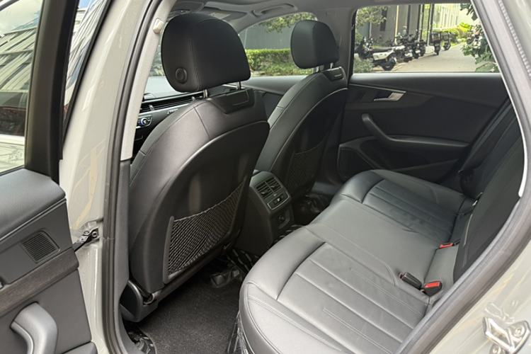 Used Audi A4 2021 allroad quattro Explorer Interior 5