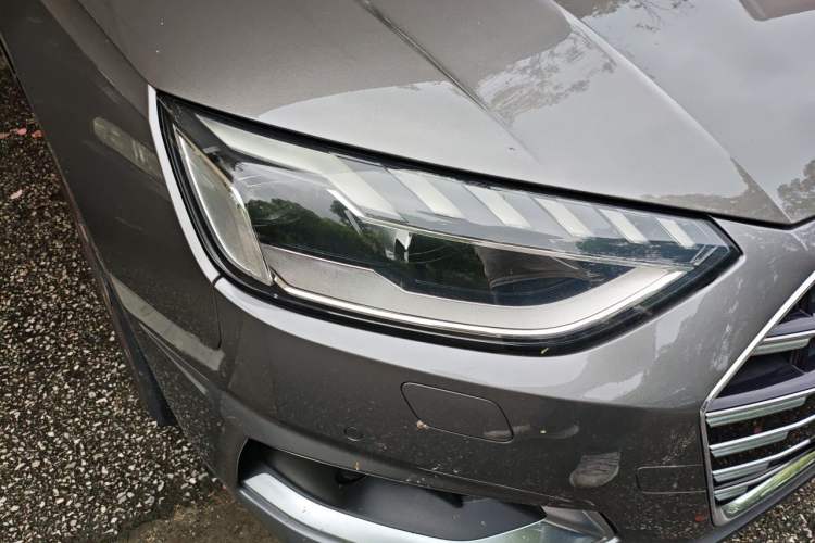 Used Audi A4 2021 Avant Avant-garde 40 TFSI Stylish and Elegant Model Right Front Headlight