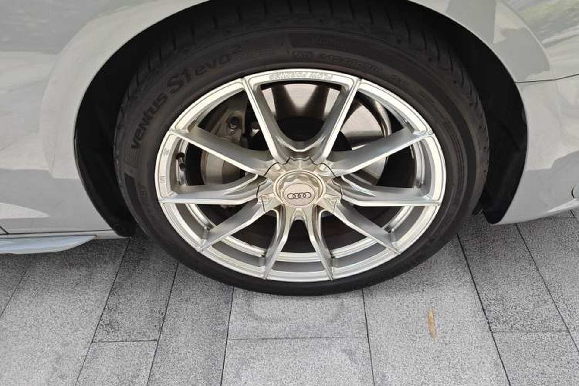 Used Audi A4 2021 Avant Futurist 40 TFSI Stylish and Dynamic Model Right Front Wheel Hub