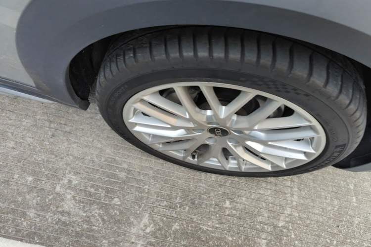 Used Audi A4 2021 allroad quattro Explorer Edition Right Front Wheel Hub