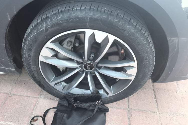 Used Audi A4 2021 allroad quattro Explorer Right Front Wheel Hub