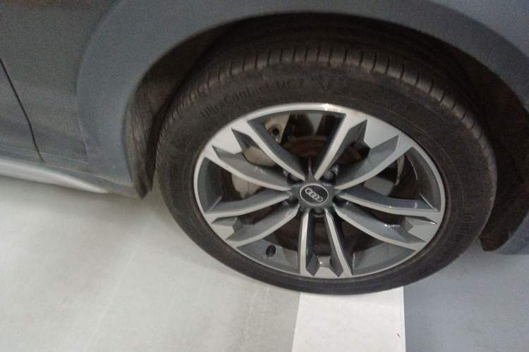 Used Audi A4 2021 allroad quattro Explorer Right Front Wheel Hub