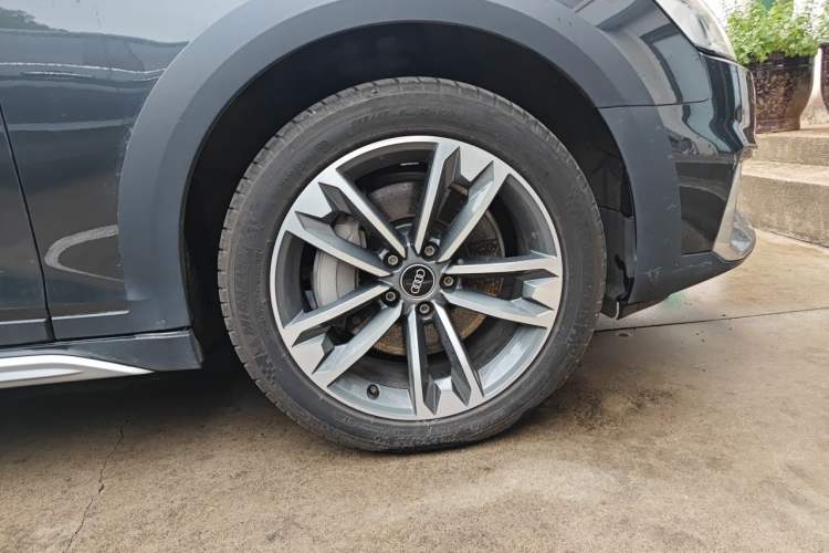 Used Audi A4 2021 allroad quattro Explorer Right Front Wheel Hub