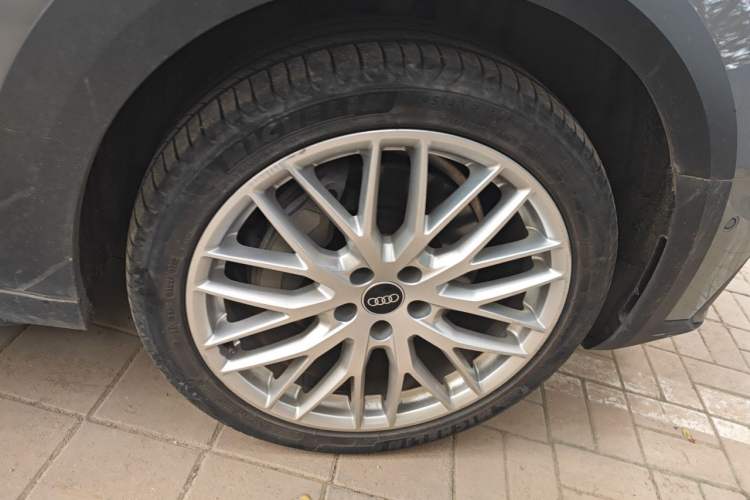 Used Audi A4 2021 allroad quattro Explorer Edition Right Front Wheel Hub