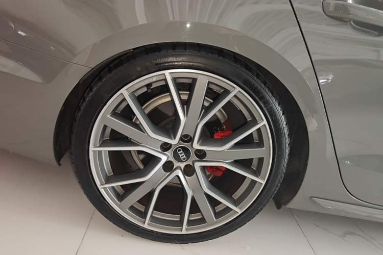 Used Audi A4 2021 Avant 40 TFSI Pioneer Star Edition Right Rear Wheel Hub