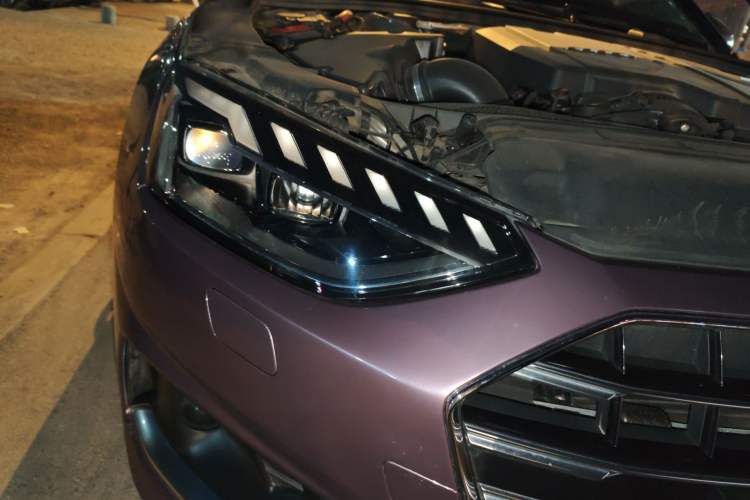 Used Audi A4 2021 Avant Avant-garde 40 TFSI Stylish and Elegant Model Right Front Headlight