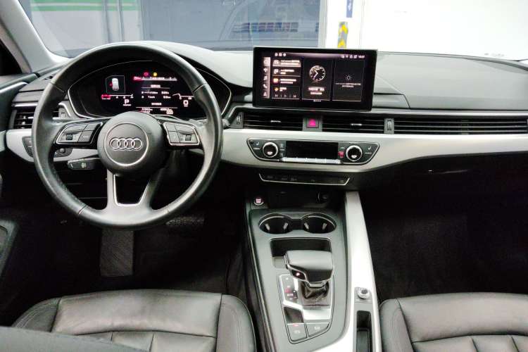 Used Audi A4 2021 Avant Futurist 40 TFSI Stylish and Dynamic Model Center Console