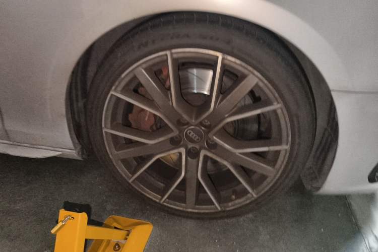 Used Audi A4 2021 Avant 40 TFSI Pioneer Star Edition Right Front Wheel Hub