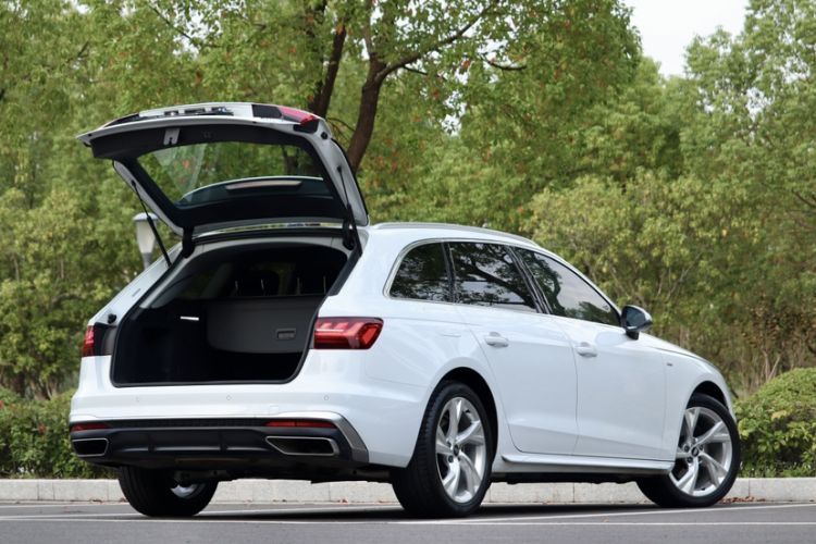 Used Audi A4 2021 Avant Futurist 40 TFSI Stylish and Dynamic Model Exterior 5