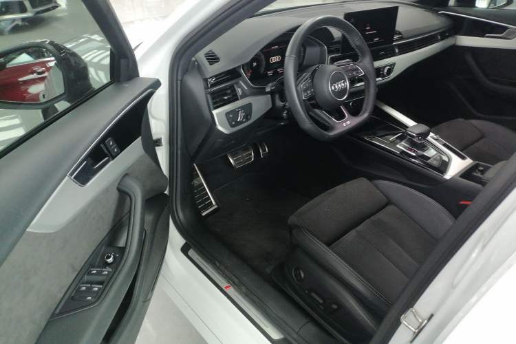 Used Audi A4 2021 Avant Futurist 40 TFSI Luxury Dynamic Model Interior 2