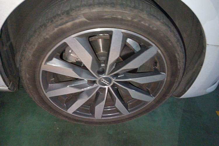 Used Audi A4 2021 Avant Avant-garde 40 TFSI Stylish and Elegant Model Right Front Wheel Hub