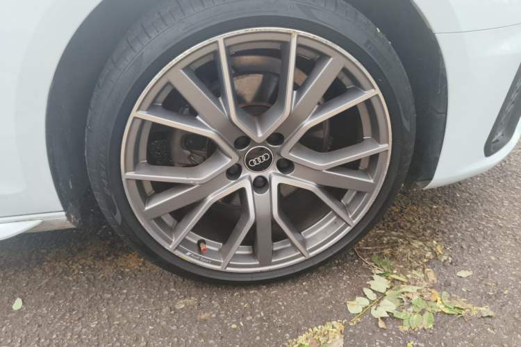 Used Audi A4 2021 Avant 40 TFSI Pioneer Star Edition Right Front Wheel Hub