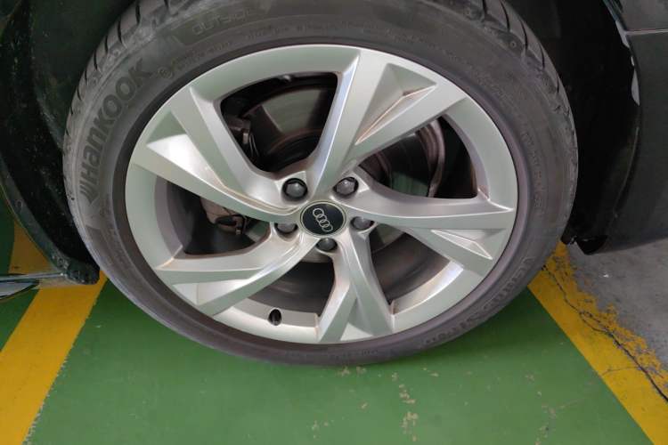 Used Audi A4 2022 Avant 40 TFSI Fashion Dynamic Model Right Front Wheel Hub