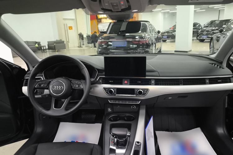 Used Audi A4 2022 Avant 40 TFSI Fashion Dynamic Model Center Console