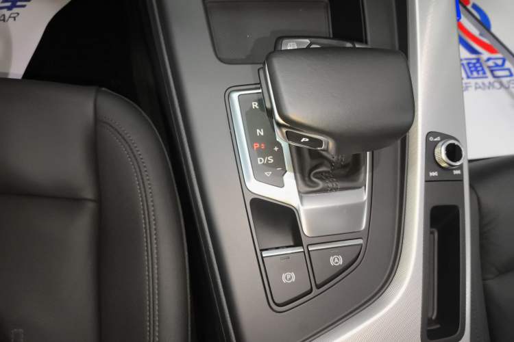 Used Audi A4 2022 Avant 40 TFSI Fashion Dynamic Model Gear Lever