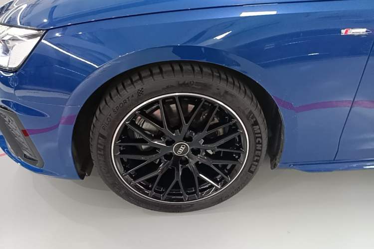 Used Audi A4 2022 Avant 40 TFSI Luxury Dynamic Model Left Front Wheel Hub