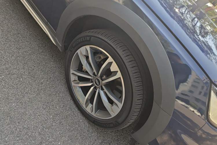 Used Audi A4 2022 allroad quattro Snow Sports Edition Right Front Wheel Hub