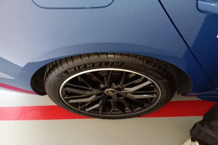 Used Audi A4 2022 Avant 40 TFSI Luxury Dynamic Model Right Rear Wheel Hub