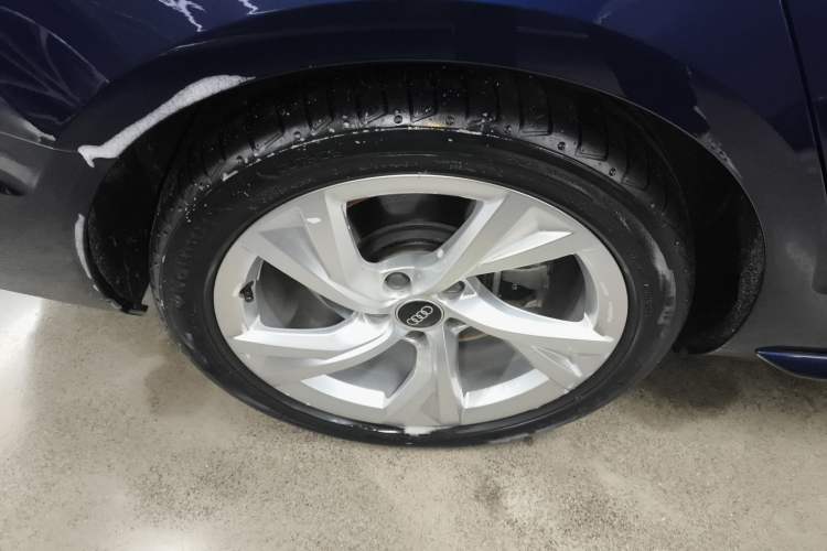Used Audi A4 2022 Avant 40 TFSI Fashion Dynamic Model Right Rear Wheel Hub