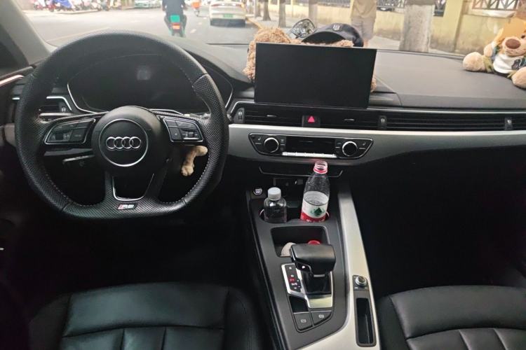 Used Audi A4 2022 Avant 40 TFSI Fashion Dynamic Model Center Console