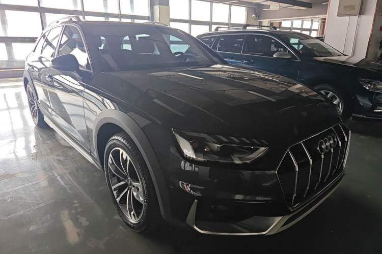 Used Audi A4 2022 allroad quattro Front Right 45 Deg
