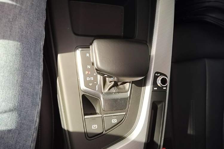 Used Audi A4 2022 Avant 40 TFSI Fashion Dynamic Model Gear Lever