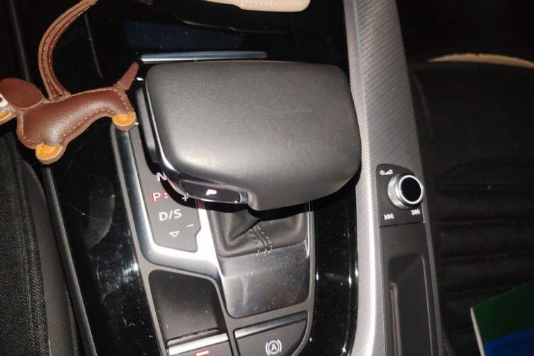 Used Audi A4 2022 Avant 40 TFSI Fashion Dynamic Model Gear Lever