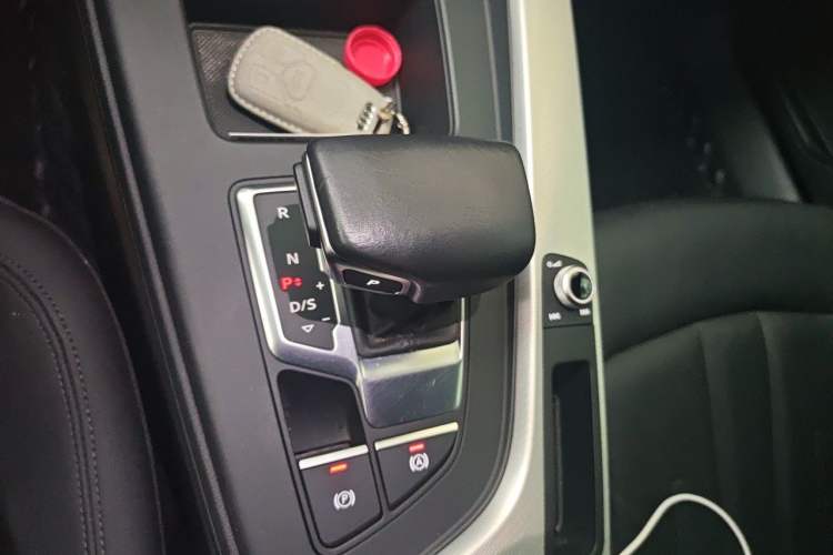 Used Audi A4 2022 Avant 40 TFSI Fashion Dynamic Model Gear Lever
