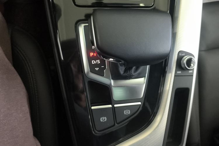 Used Audi A4 2022 Avant 40 TFSI Fashion Dynamic Model Gear Lever