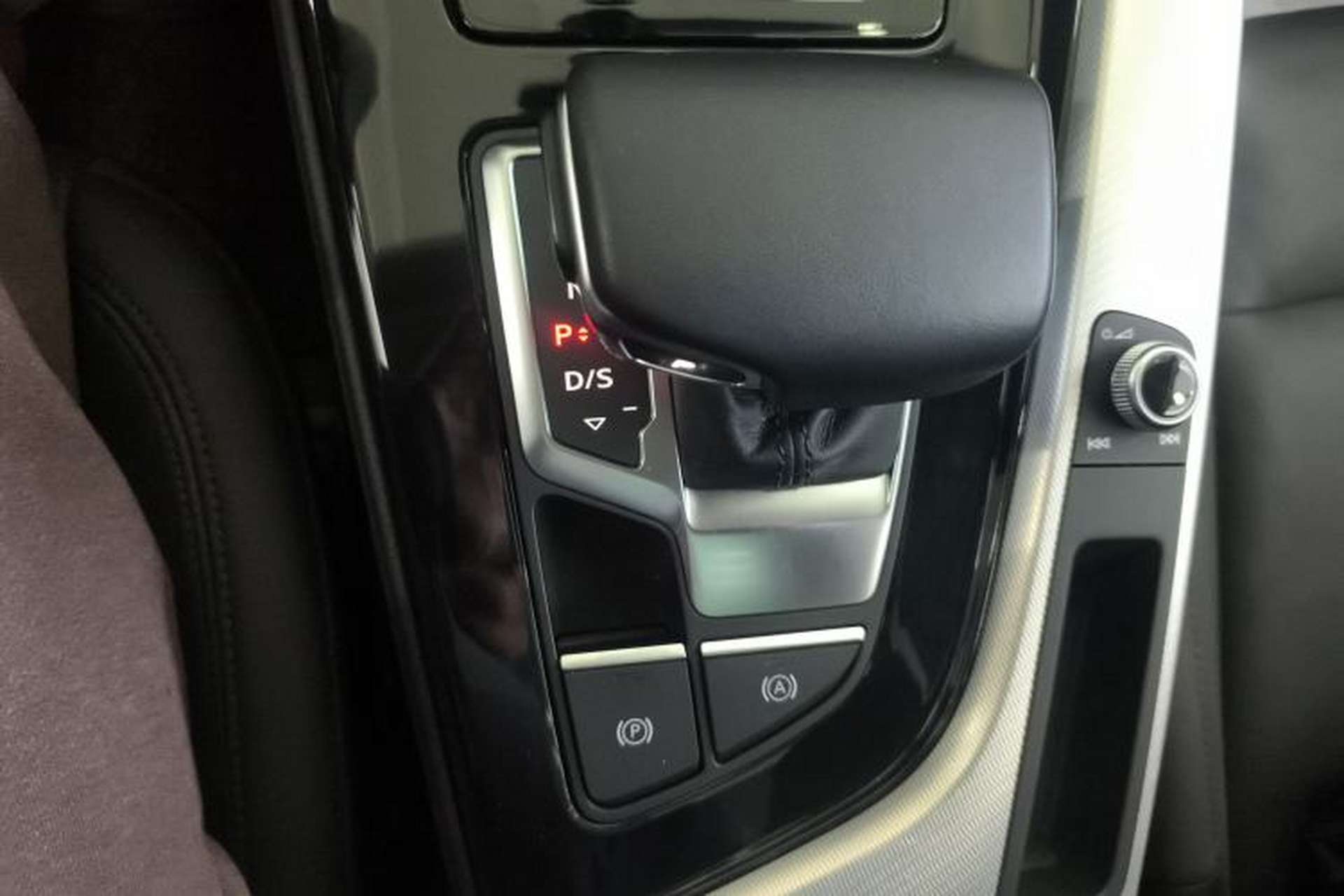 Used Audi A4 2022 Avant 40 TFSI Fashion Dynamic Model Gear Lever