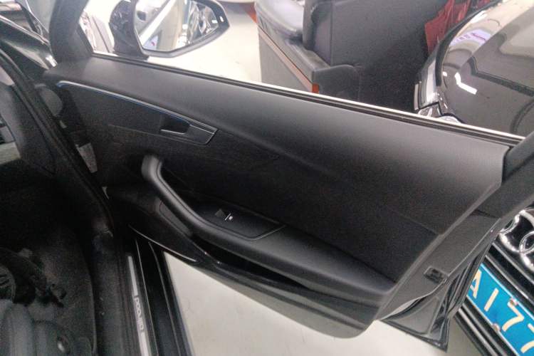 Used Audi A4 2022 allroad quattro Interior 5
