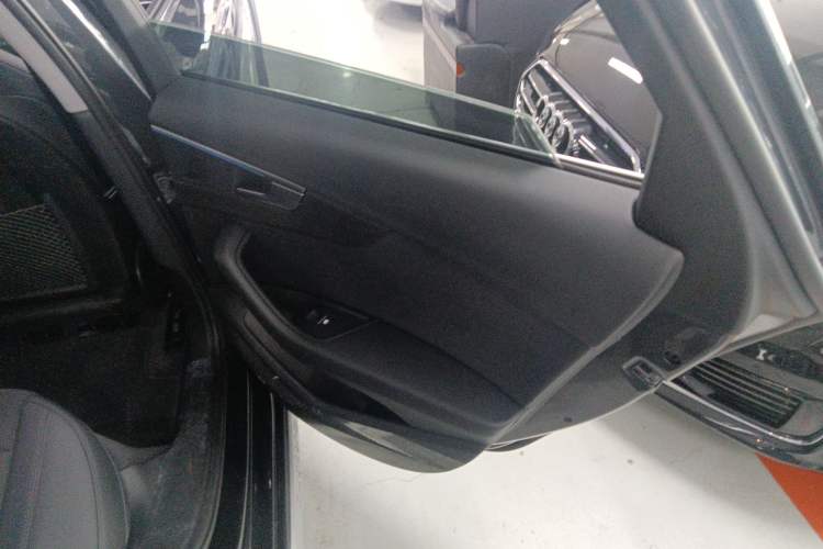 Used Audi A4 2022 allroad quattro Interior 6