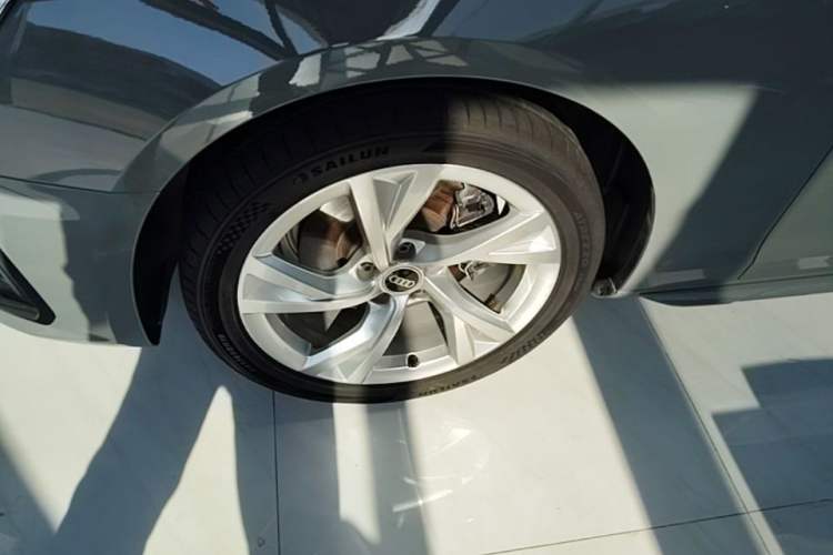 Used Audi A4 2022 Avant 40 TFSI Fashion Dynamic Model Left Front Wheel Hub