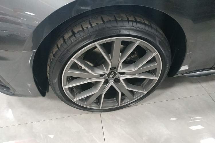Used Audi A4 2022 Avant 40 TFSI Fashion Dynamic Model Left Front Wheel Hub