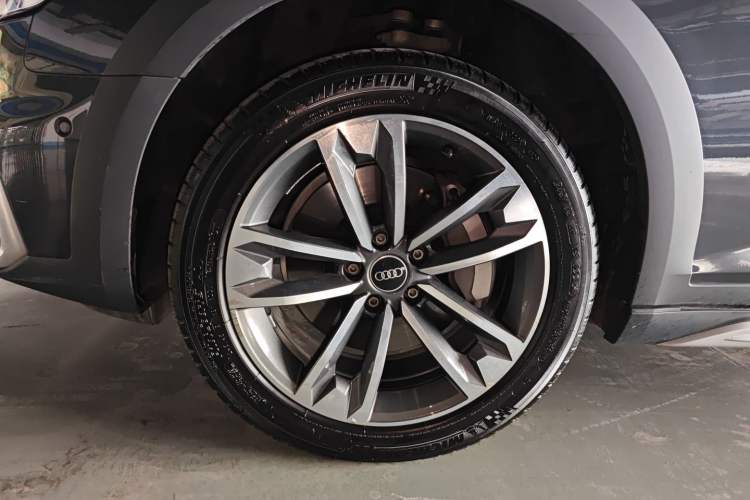 Used Audi A4 2022 allroad quattro Left Front Wheel Hub