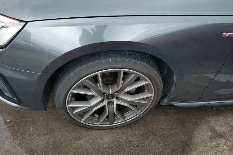 Used Audi A4 2022 Avant 40 TFSI Fashion Dynamic Model Left Front Wheel Hub